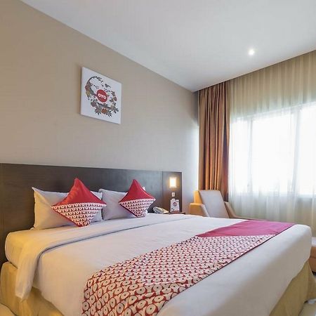 Collection O 1279 Hotel Grand Celino Makassar Kültér fotó
