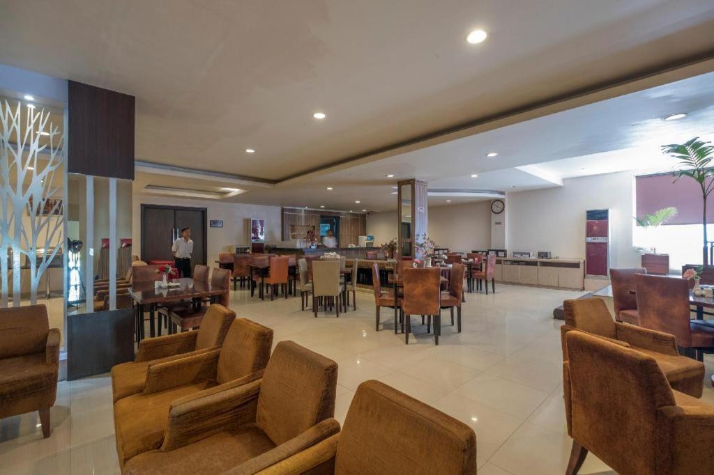 Collection O 1279 Hotel Grand Celino Makassar Kültér fotó
