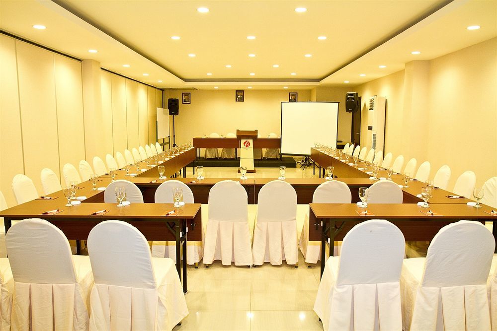 Collection O 1279 Hotel Grand Celino Makassar Kültér fotó