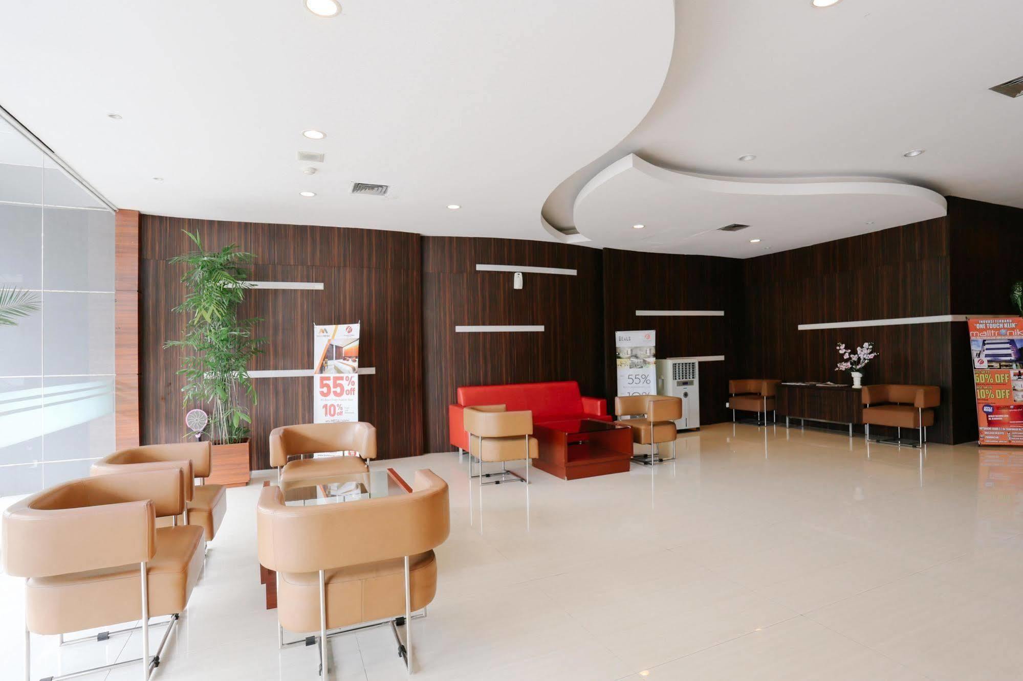 Collection O 1279 Hotel Grand Celino Makassar Kültér fotó