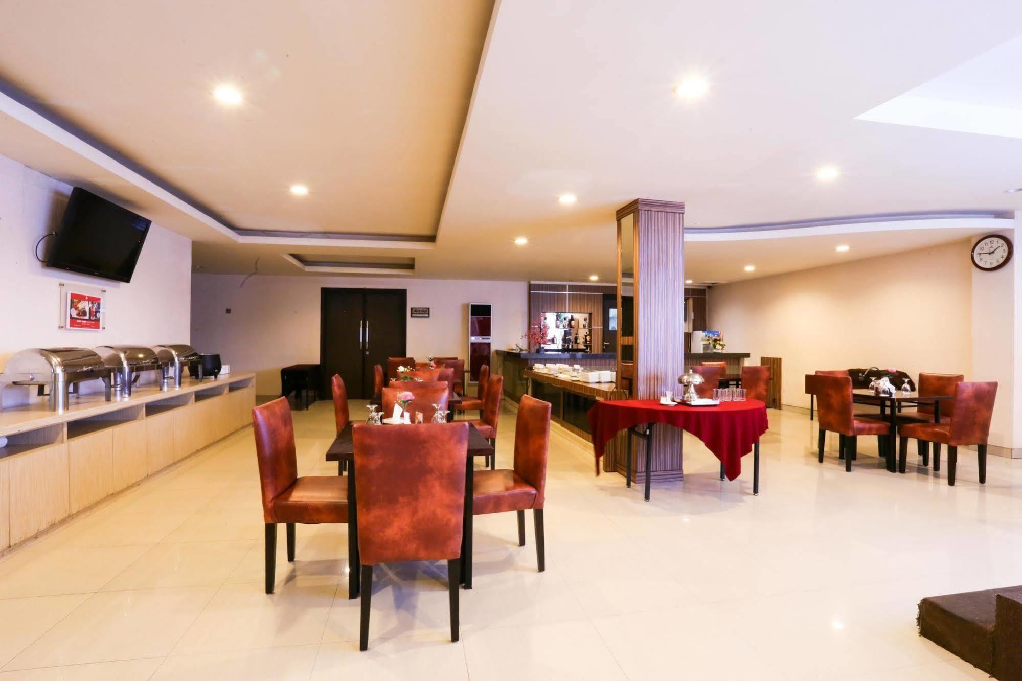 Collection O 1279 Hotel Grand Celino Makassar Kültér fotó