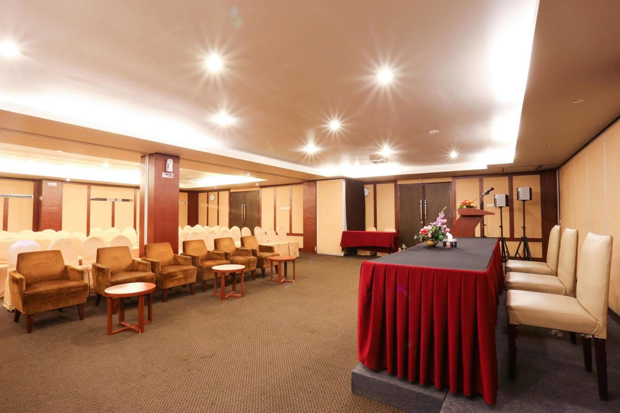 Collection O 1279 Hotel Grand Celino Makassar Kültér fotó
